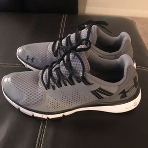 Men’s UA shoes